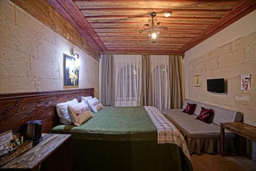 Jerveni Cave Hotel