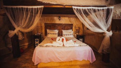Jerveni Cave Hotel