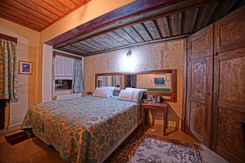 Jerveni Cave Hotel