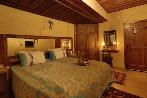 Jerveni Cave Hotel