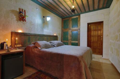 Jerveni Cave Hotel