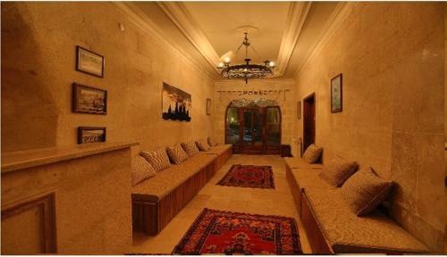 Jerveni Cave Hotel