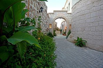 Blue Valley Cave Hotel