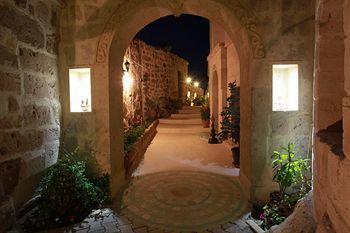 Blue Valley Cave Hotel