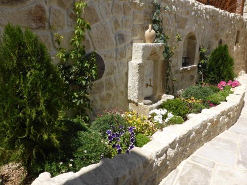 Courtyard Cave Hotel