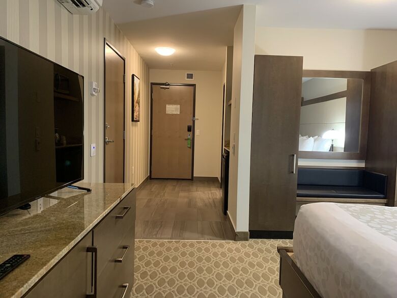 Hotel Wyndham Garden Calgary Airport