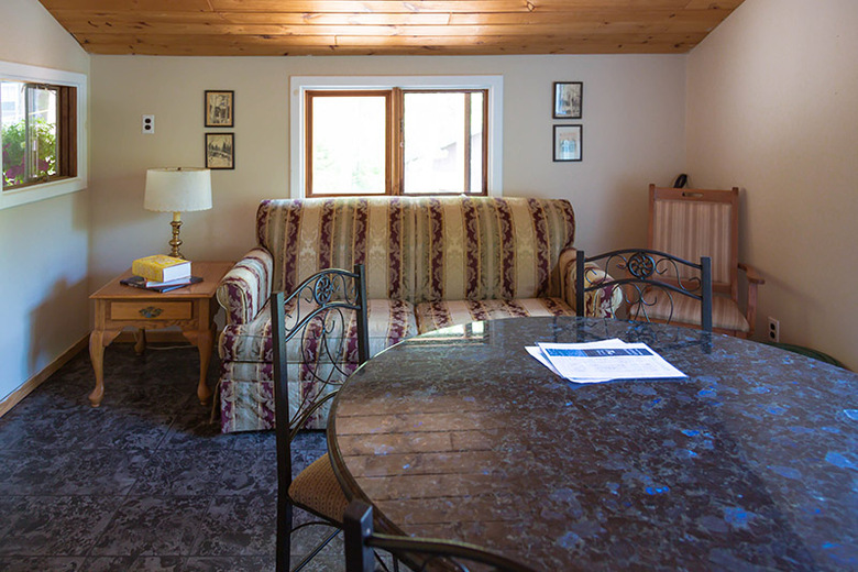 Hotel Mattawa River Cottages & Cardinal Restaurant