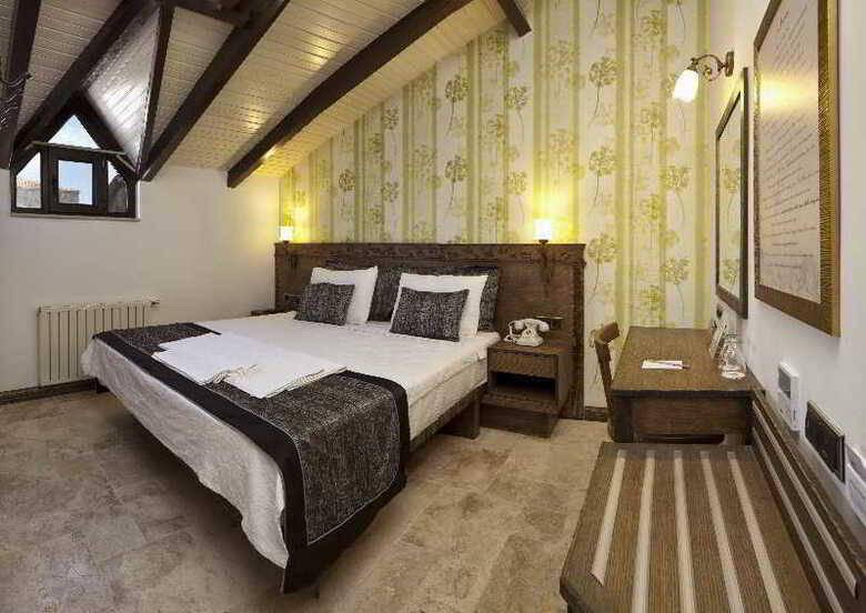 Assos Behram Hotel