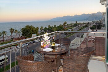 Sea Side Hotel
