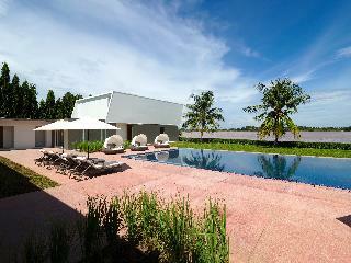 Hotel The Bale Phnom Penh