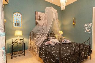 Hotel V.a. Boutique Apartments And Suites