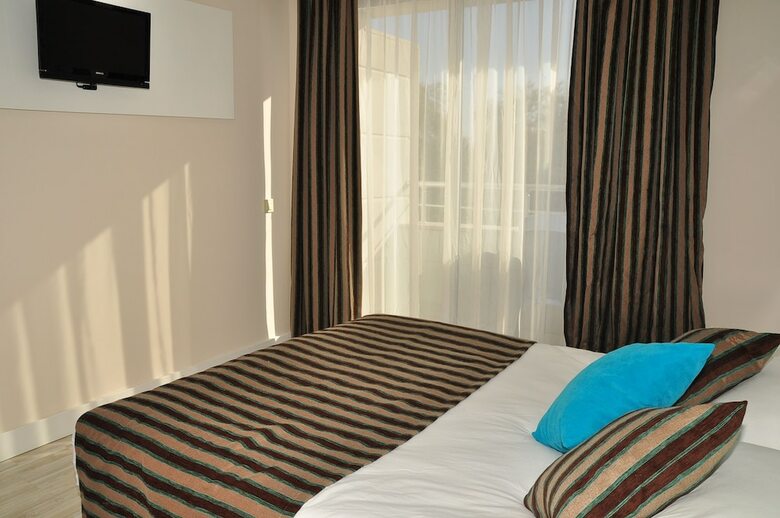 Aura Hotel