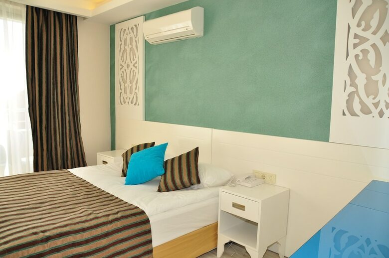 Aura Hotel