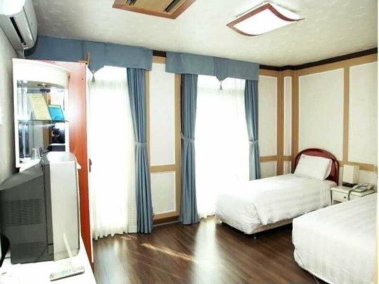 New Island Hotel
