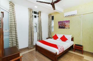 Hotel Maple Tree Residencies