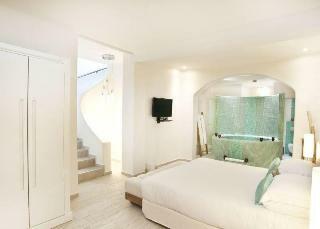 Allure Suites
