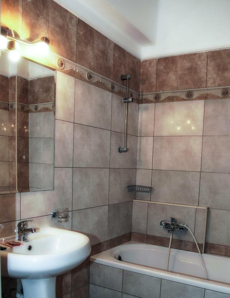 Alexiou Hotel