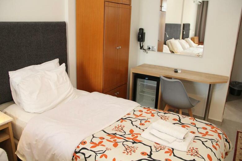 Alexiou Hotel