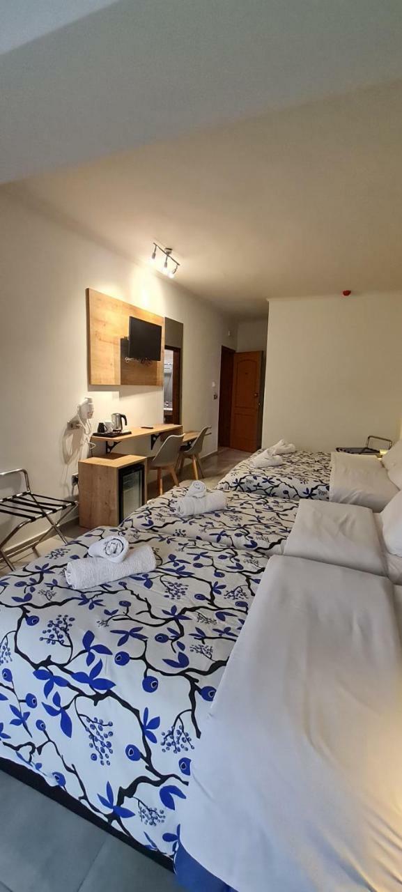 Alexiou Hotel