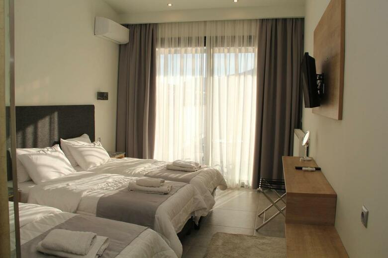 Alexiou Hotel