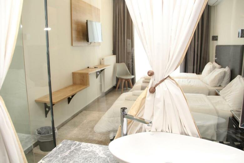 Alexiou Hotel