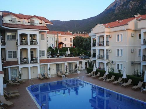 Sea Breeze Hotel And Apartments