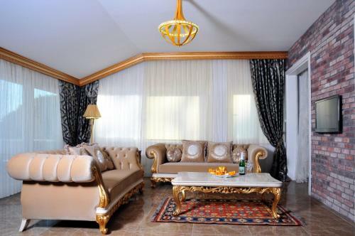 Morina Deluxe Hotel