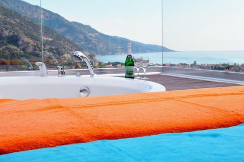 Morina Deluxe Hotel