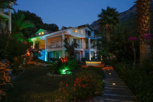 Morina Deluxe Hotel