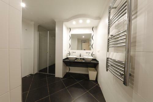 Nicholas Heights Deluxe Suite Hotel