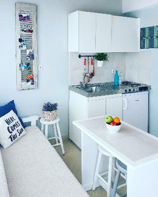 Angelos Apartments