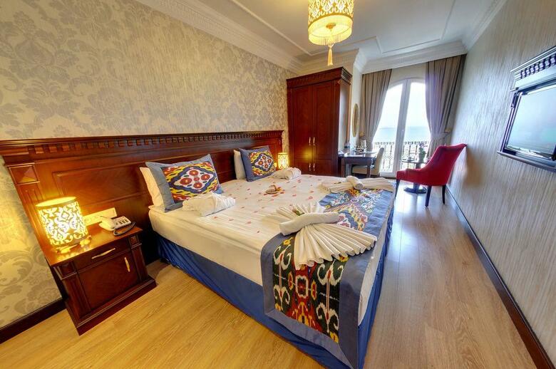 The Magnaura Palace Hotel