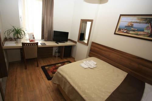 My Rose Hotel