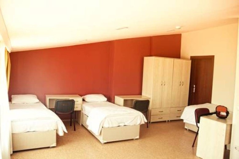 Hotel Educa Hostel Airport