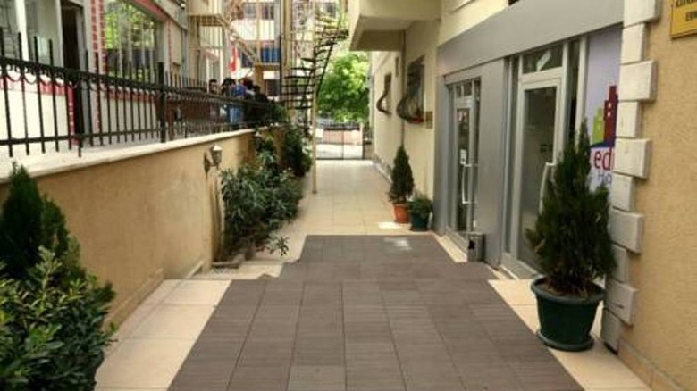 Hotel Educa Hostel Airport