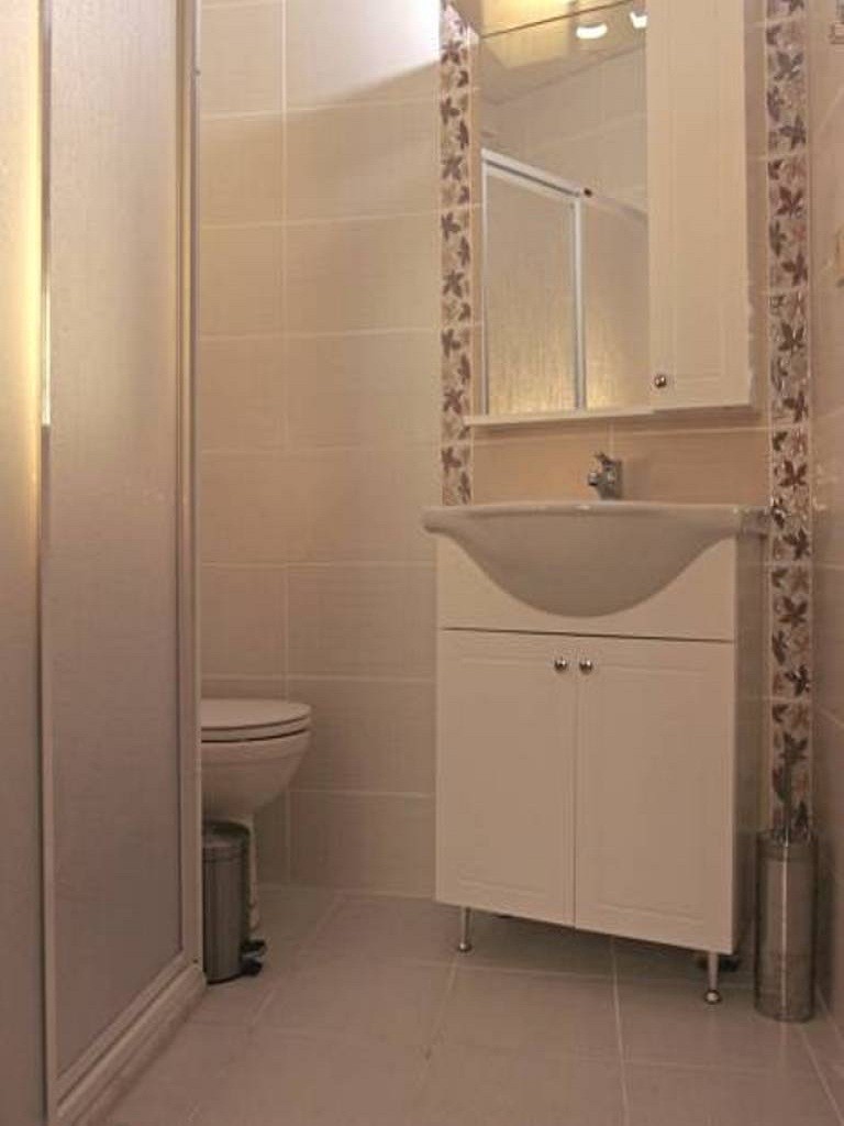 Hotel Educa Hostel Airport