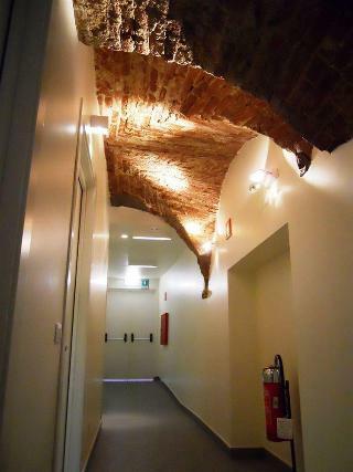 Avenue Hotel
