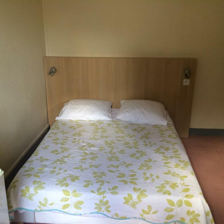 Au Royal Mad Hotel