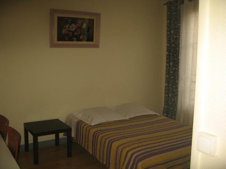 Au Royal Mad Hotel