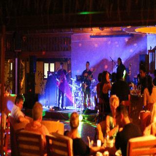 Hotel Vakarufalhi Island Resort