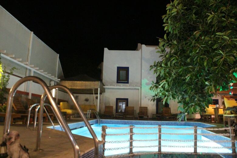 Hotel Oya & Suites