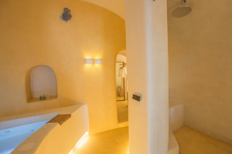 Chic Hotel Santorini