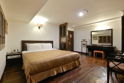 Holiday Hotel