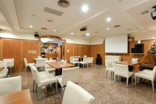 Holiday Hotel
