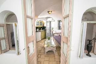 Villa Alexander's Suites