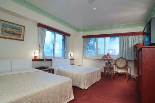 Longchi Hot-spring Hotel