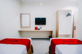 Hotel Reddoorz Plus Near Sultan Hasanuddin Airport