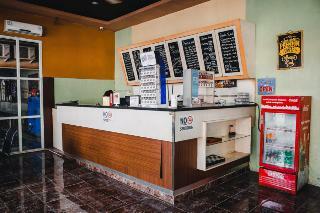 Hotel Reddoorz Plus Near Sultan Hasanuddin Airport