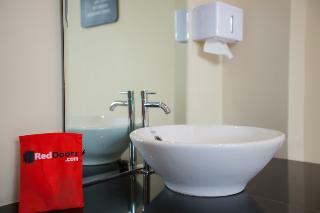Hotel Reddoorz Premium @ Jalan Cengkeh Malang
