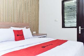 Hotel Reddoorz Plus Near Malang Town Square